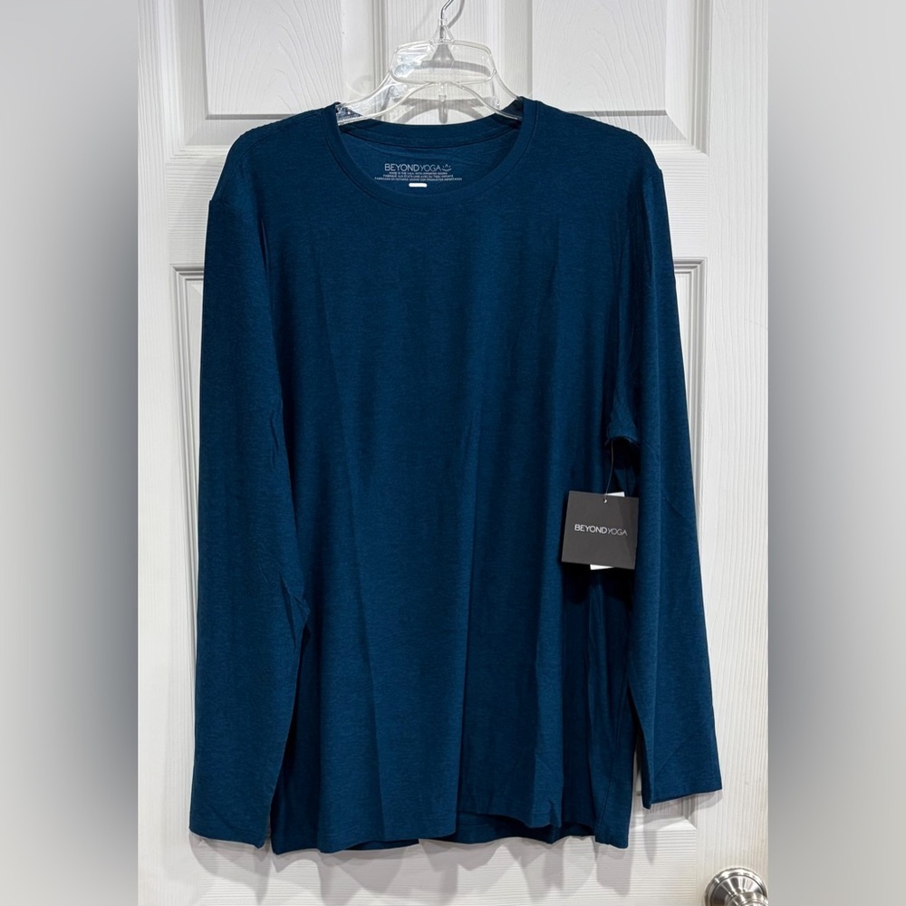 Beyond Yoga Men's Medium Always Beyond Men's Long Sleeve Crew 2.0 Blue NWT Gem